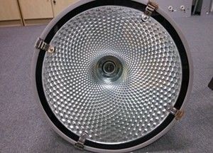 Светильник склада 400 ватт СПРЯТАЛ промышленное освещение Highbay